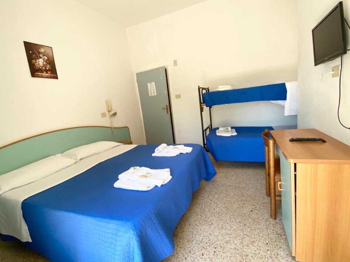 Hotel Luna Rossa Rimini Exteriör bild